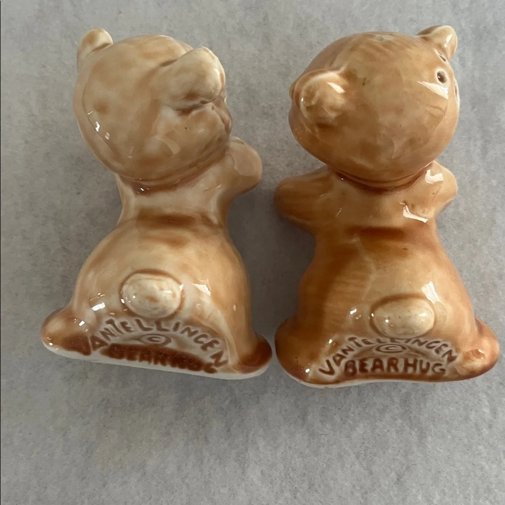 MCM Van Tellingen Hugging Bears Salt and Pepper Shakers vtg